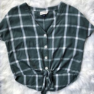 Universal Thread button down tie hem shirt top